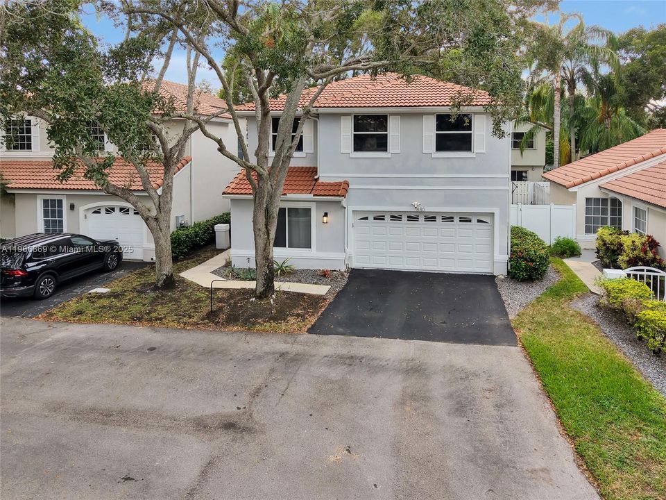 For Sale: $765,000 (5 beds, 3 baths, 1692 Square Feet)