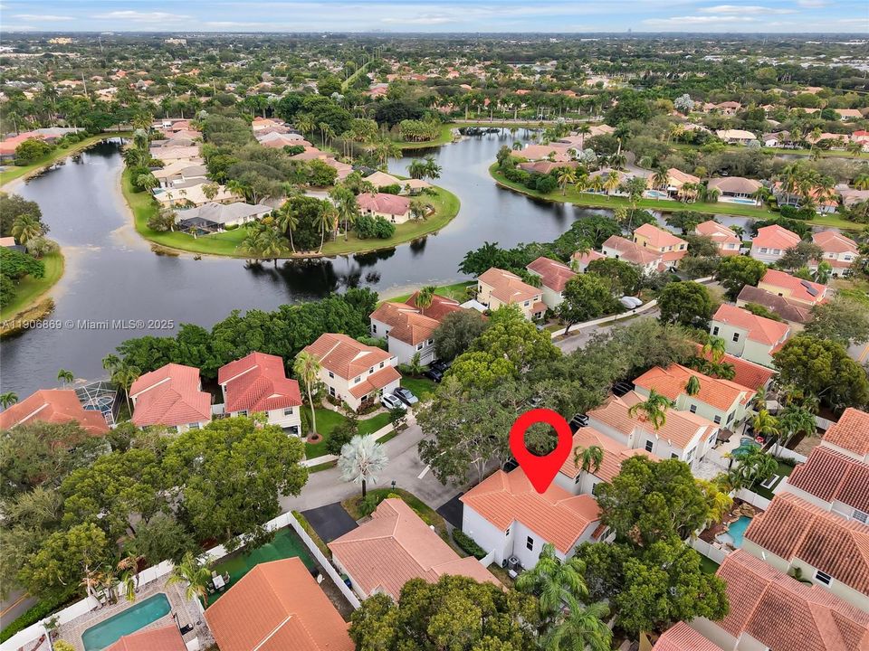 For Sale: $765,000 (5 beds, 3 baths, 1692 Square Feet)