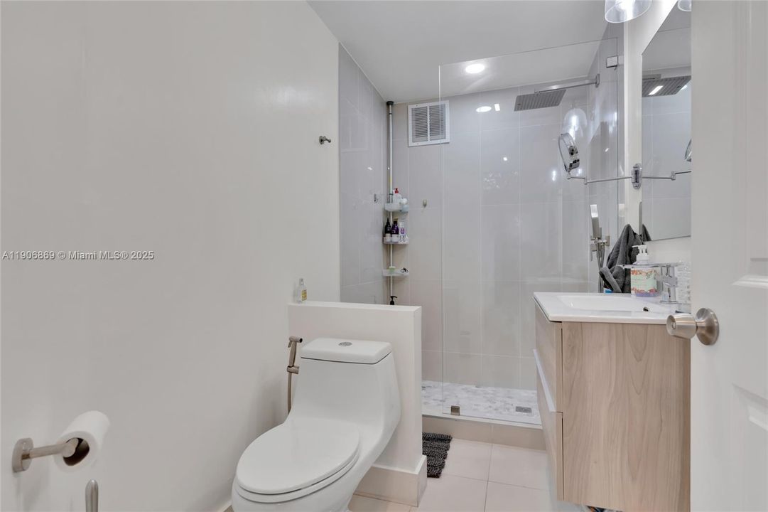 For Sale: $765,000 (5 beds, 3 baths, 1692 Square Feet)