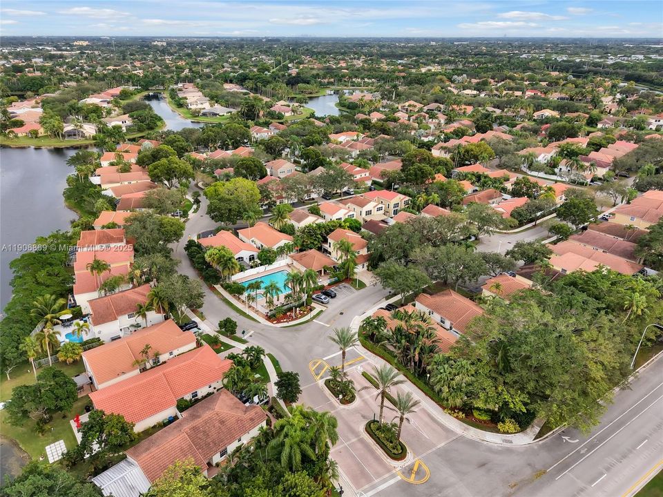 For Sale: $765,000 (5 beds, 3 baths, 1692 Square Feet)