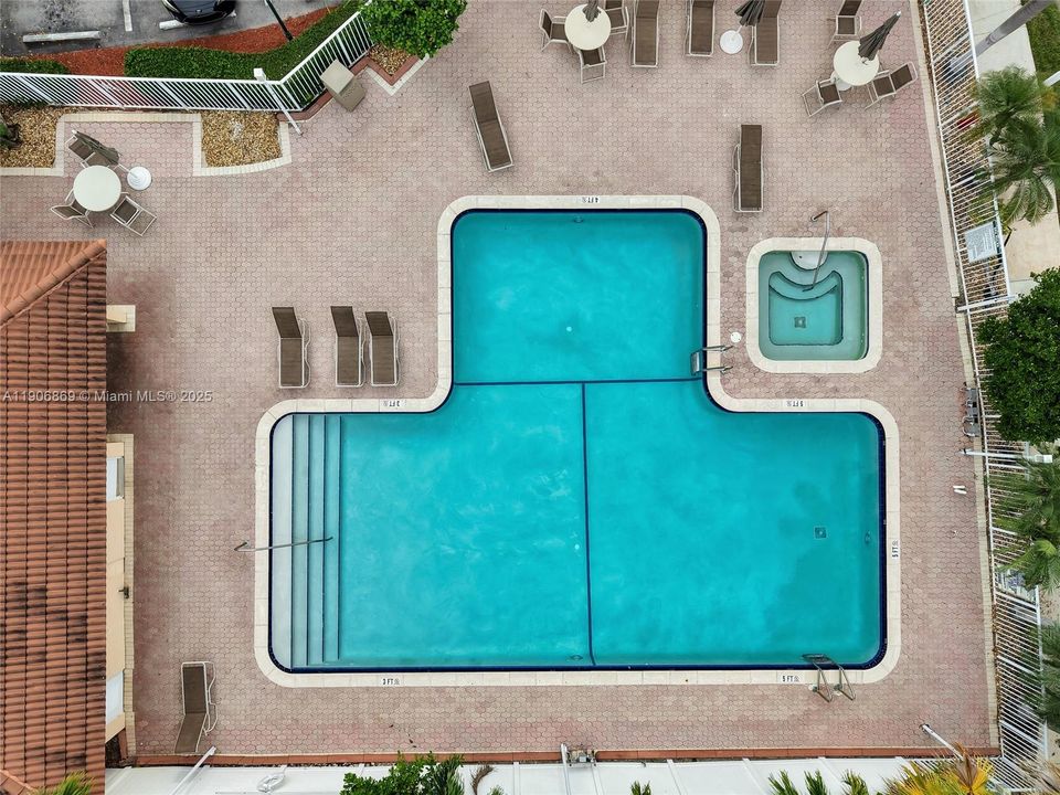 For Sale: $765,000 (5 beds, 3 baths, 1692 Square Feet)