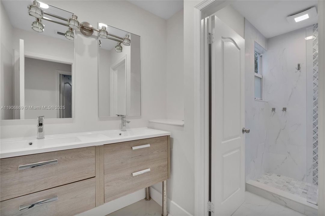 For Sale: $765,000 (5 beds, 3 baths, 1692 Square Feet)