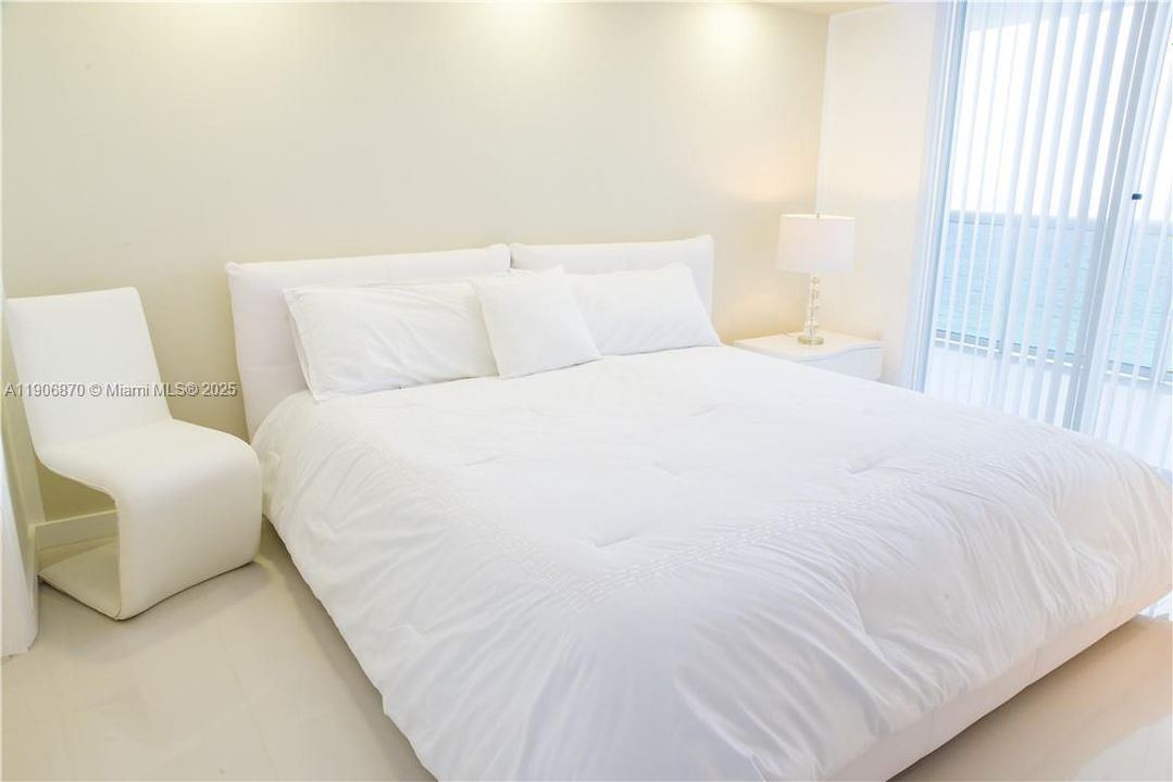 На продажу: $1,500,000 (2 спален, 2 ванн, 1400 Квадратных фут)