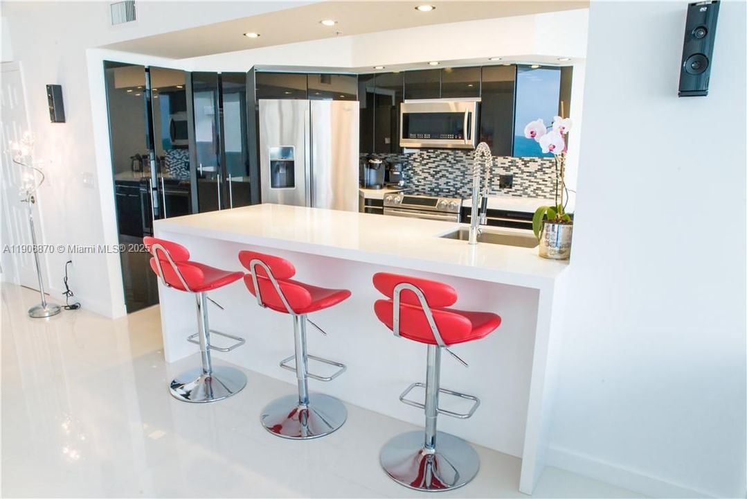 На продажу: $1,500,000 (2 спален, 2 ванн, 1400 Квадратных фут)