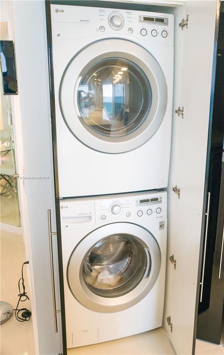 На продажу: $1,500,000 (2 спален, 2 ванн, 1400 Квадратных фут)