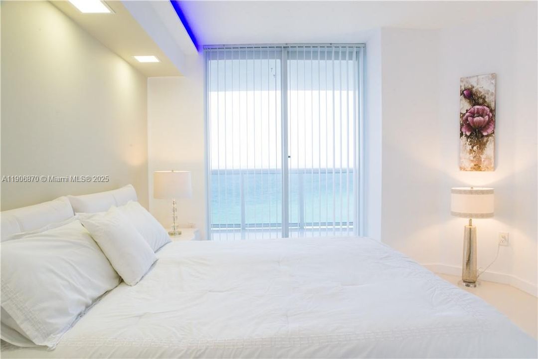 На продажу: $1,500,000 (2 спален, 2 ванн, 1400 Квадратных фут)