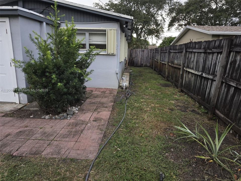 最近租的: $2,700 (2 贝兹, 1 浴室, 1061 平方英尺)