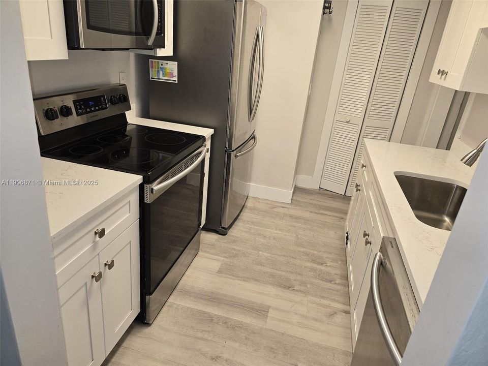 最近租的: $2,700 (2 贝兹, 1 浴室, 1061 平方英尺)