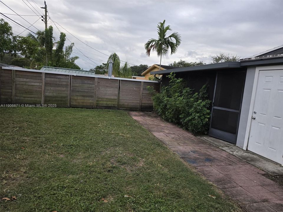 最近租的: $2,700 (2 贝兹, 1 浴室, 1061 平方英尺)