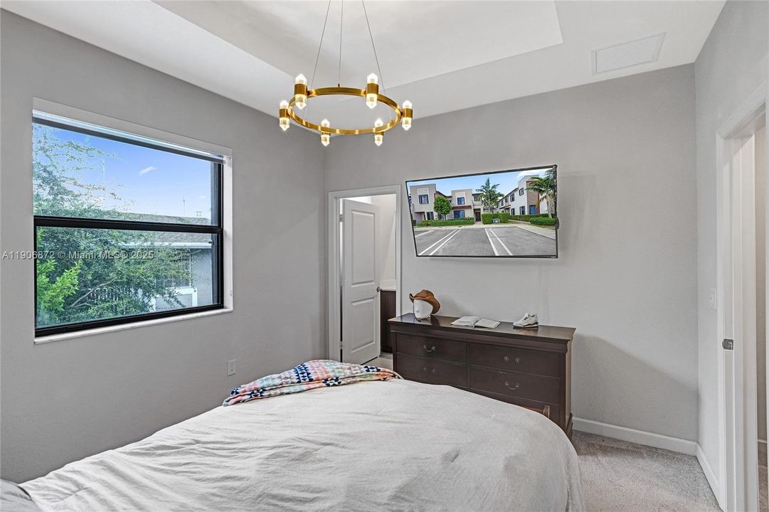 For Sale: $445,000 (3 beds, 3 baths, 1320 Square Feet)