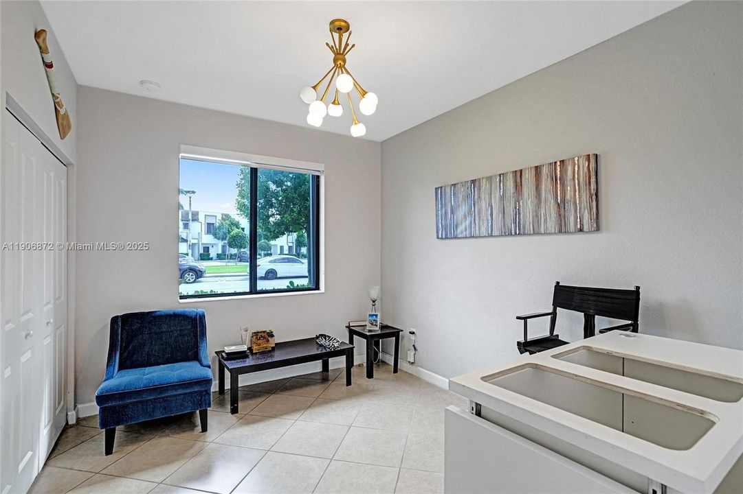 For Sale: $445,000 (3 beds, 3 baths, 1320 Square Feet)
