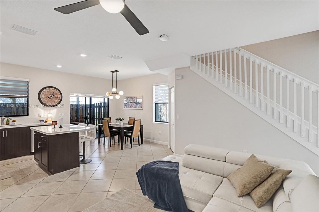 For Sale: $445,000 (3 beds, 3 baths, 1320 Square Feet)