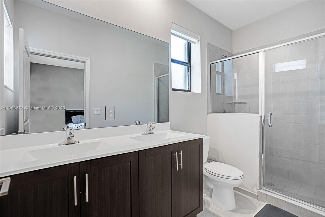 For Sale: $445,000 (3 beds, 3 baths, 1320 Square Feet)