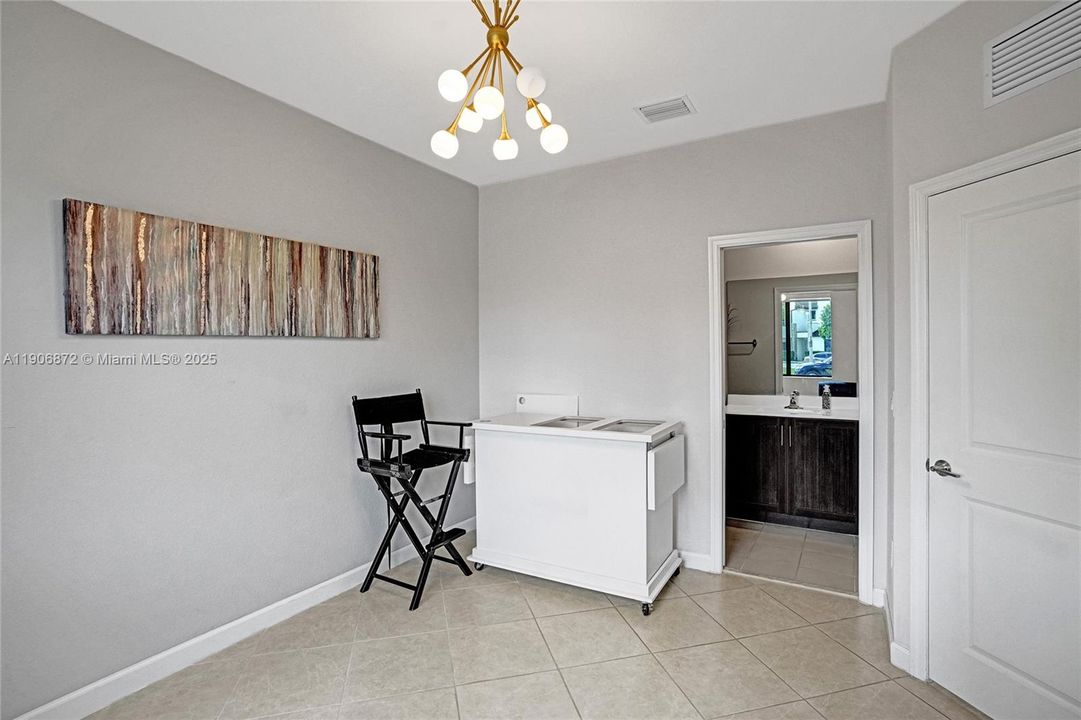 For Sale: $445,000 (3 beds, 3 baths, 1320 Square Feet)