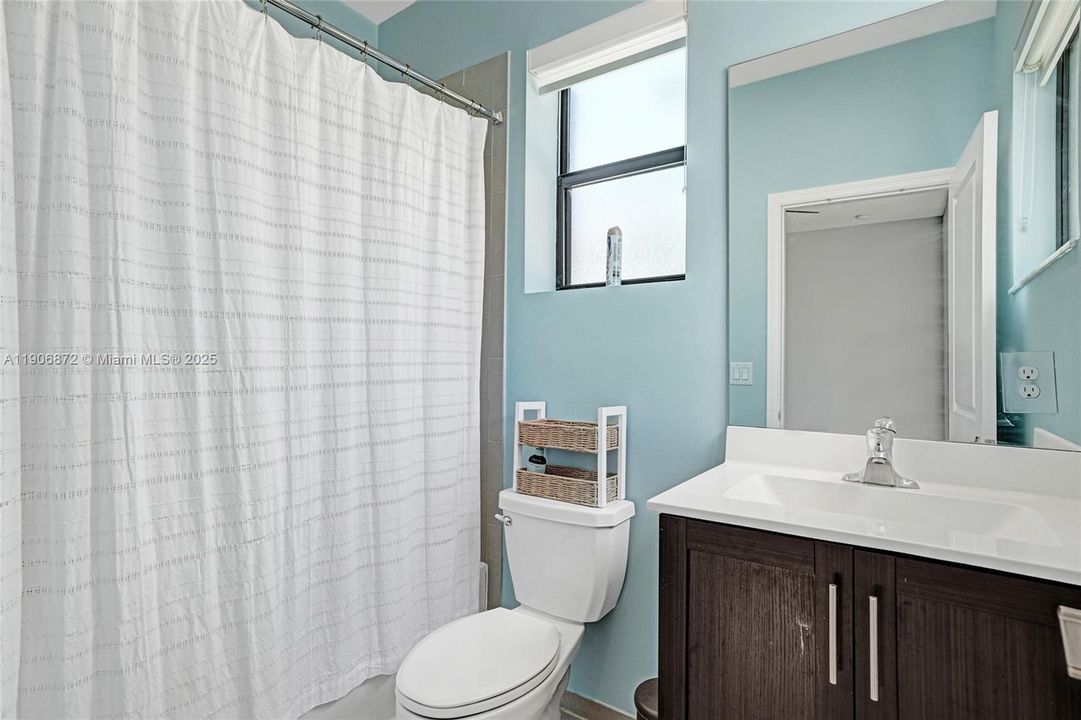 For Sale: $445,000 (3 beds, 3 baths, 1320 Square Feet)