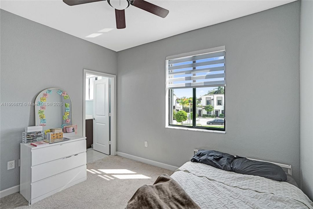 For Sale: $445,000 (3 beds, 3 baths, 1320 Square Feet)