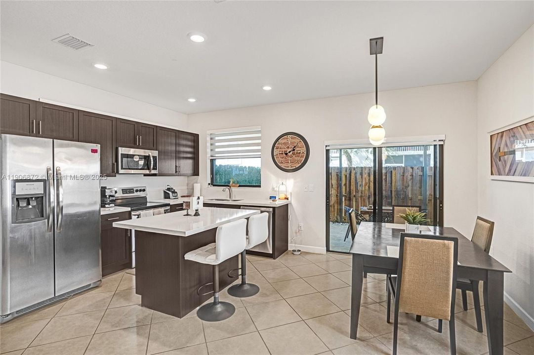 For Sale: $445,000 (3 beds, 3 baths, 1320 Square Feet)