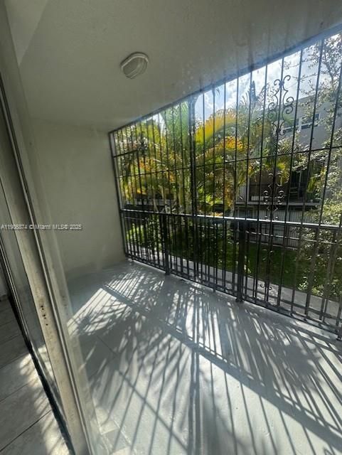 合同活跃: $2,150 (2 贝兹, 2 浴室, 1196 平方英尺)