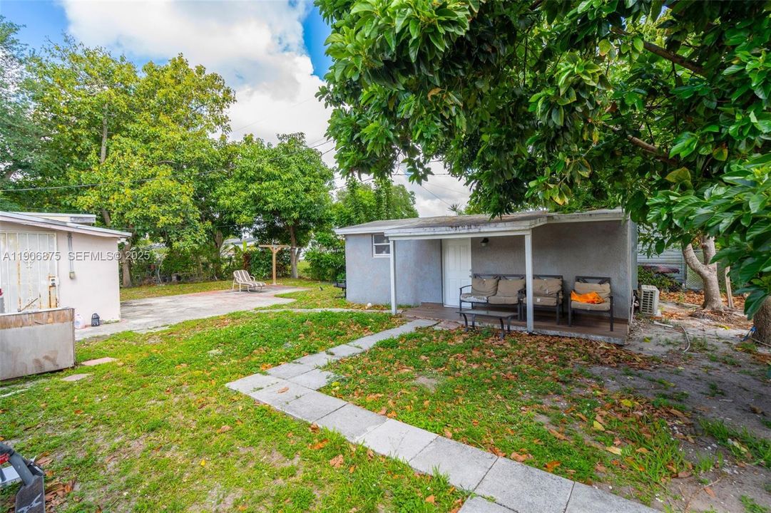 For Sale: $569,000 (4 beds, 2 baths, 1673 Square Feet)