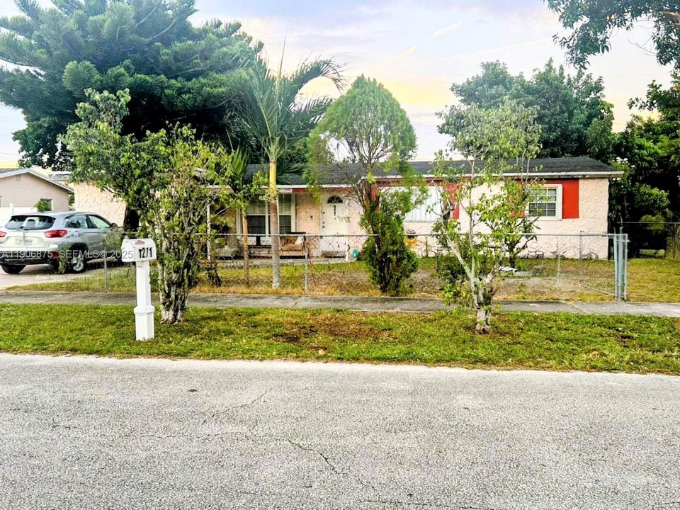 For Sale: $569,000 (4 beds, 2 baths, 1673 Square Feet)