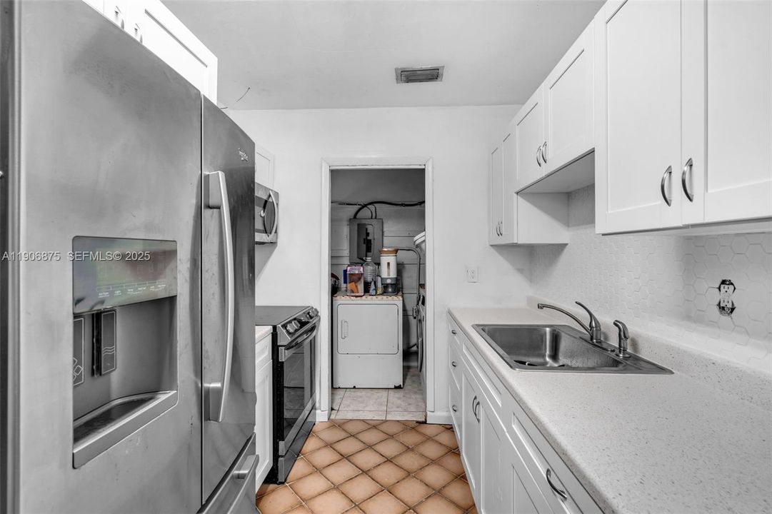 For Sale: $569,000 (4 beds, 2 baths, 1673 Square Feet)