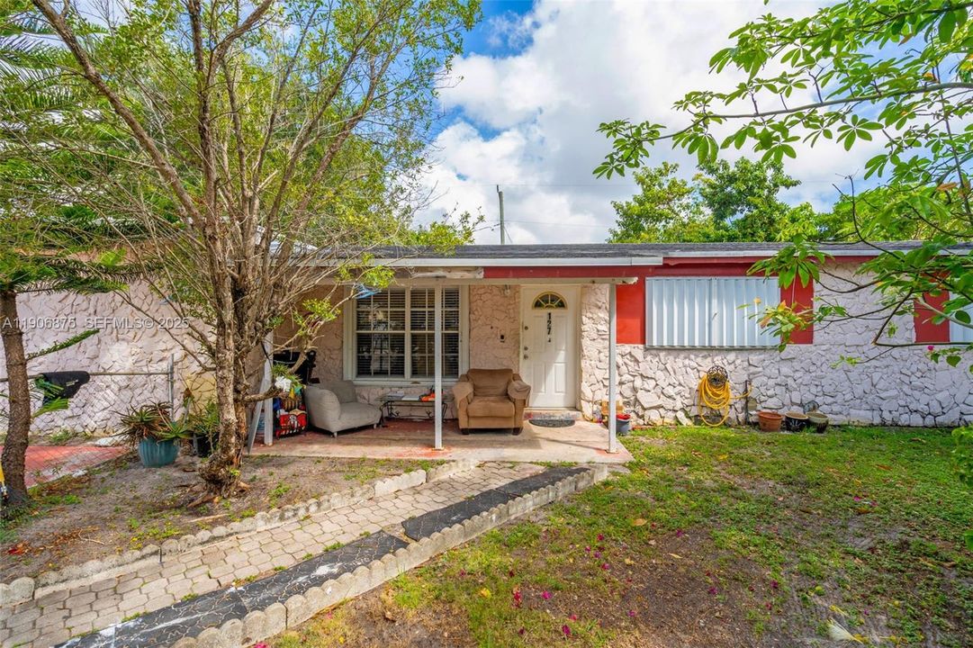 For Sale: $569,000 (4 beds, 2 baths, 1673 Square Feet)