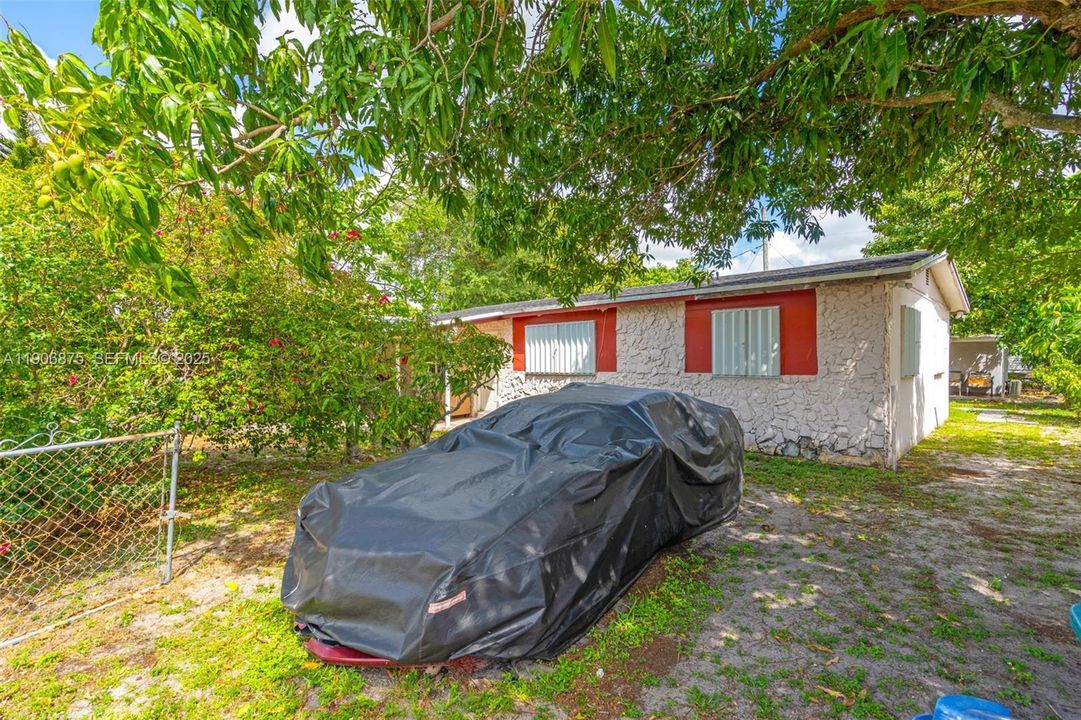 For Sale: $569,000 (4 beds, 2 baths, 1673 Square Feet)