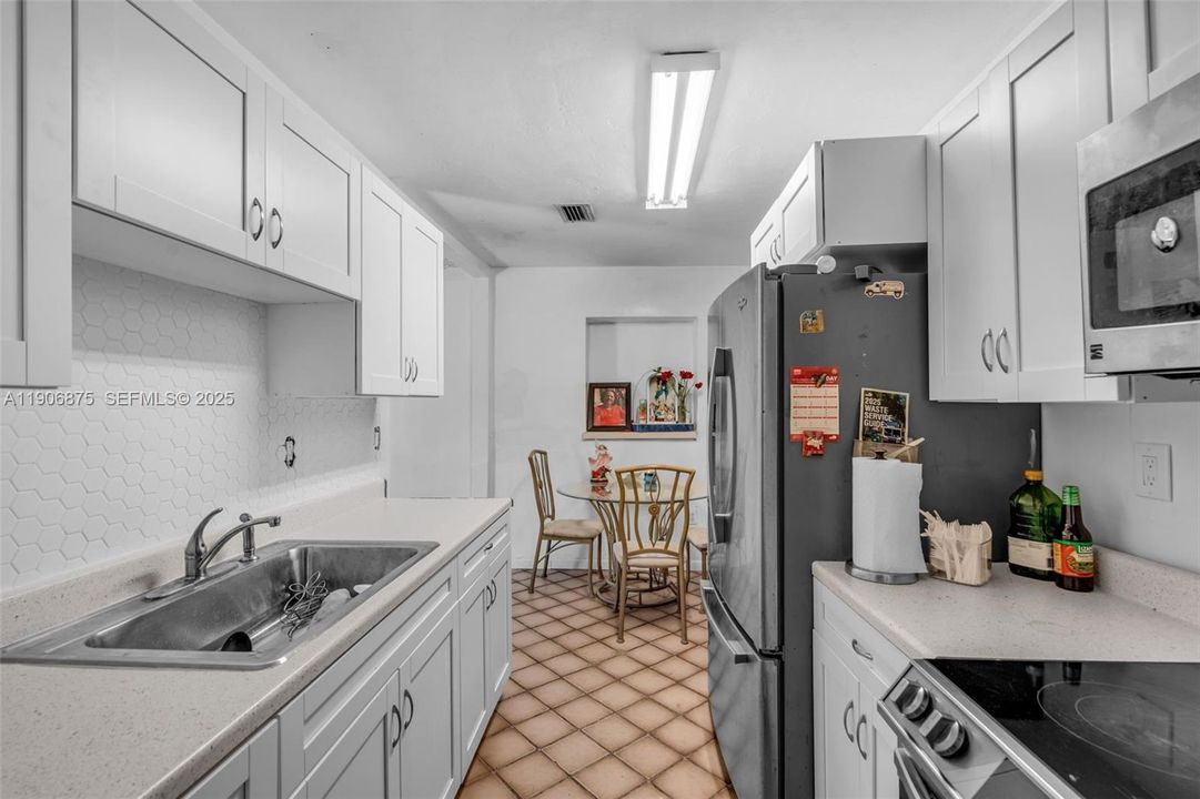 For Sale: $569,000 (4 beds, 2 baths, 1673 Square Feet)