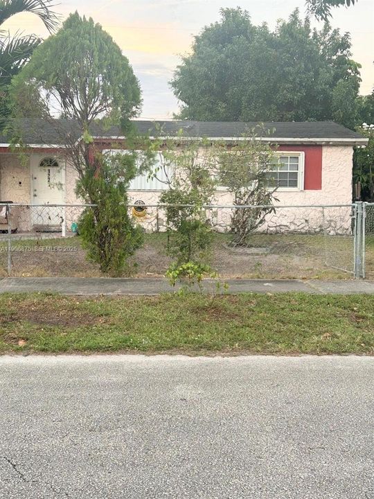 For Sale: $569,000 (4 beds, 2 baths, 1673 Square Feet)