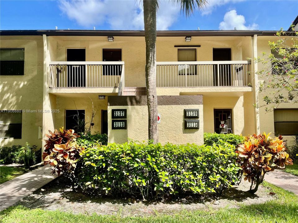 На продажу: $242,000 (2 спален, 2 ванн, 1010 Квадратных фут)