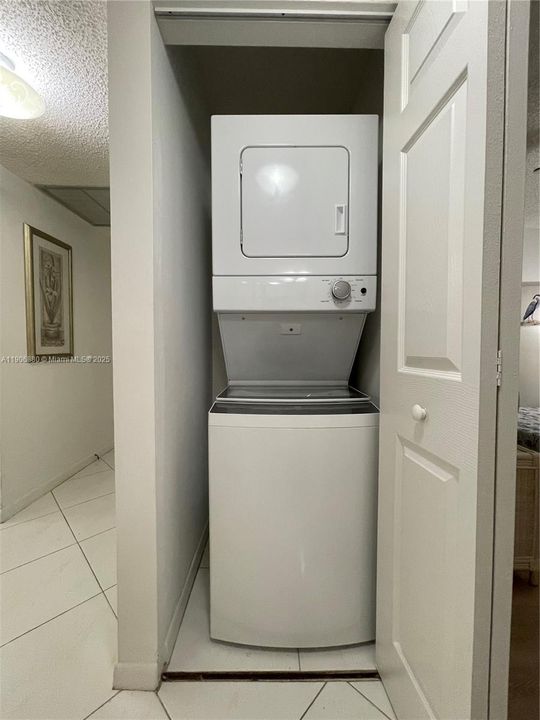 На продажу: $242,000 (2 спален, 2 ванн, 1010 Квадратных фут)