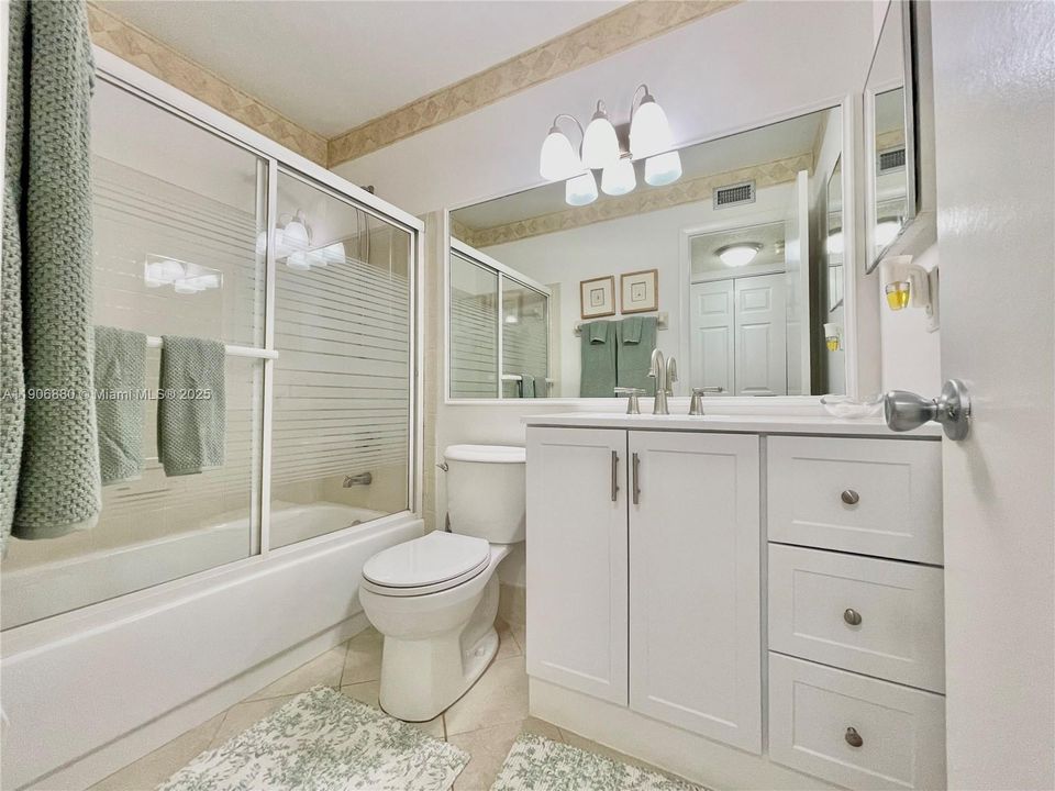 На продажу: $242,000 (2 спален, 2 ванн, 1010 Квадратных фут)