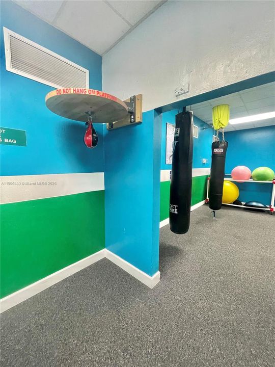 На продажу: $242,000 (2 спален, 2 ванн, 1010 Квадратных фут)