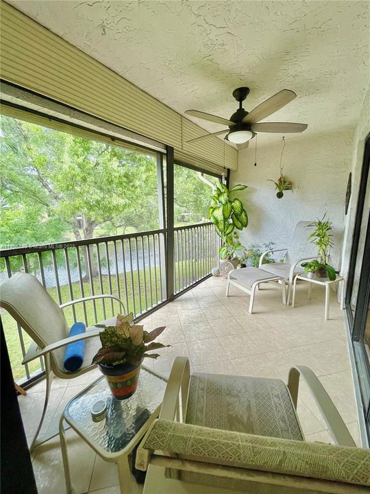 На продажу: $242,000 (2 спален, 2 ванн, 1010 Квадратных фут)