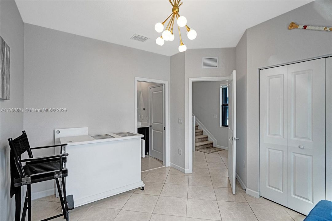 Active With Contract: $2,900 (3 beds, 3 baths, 1320 Square Feet)