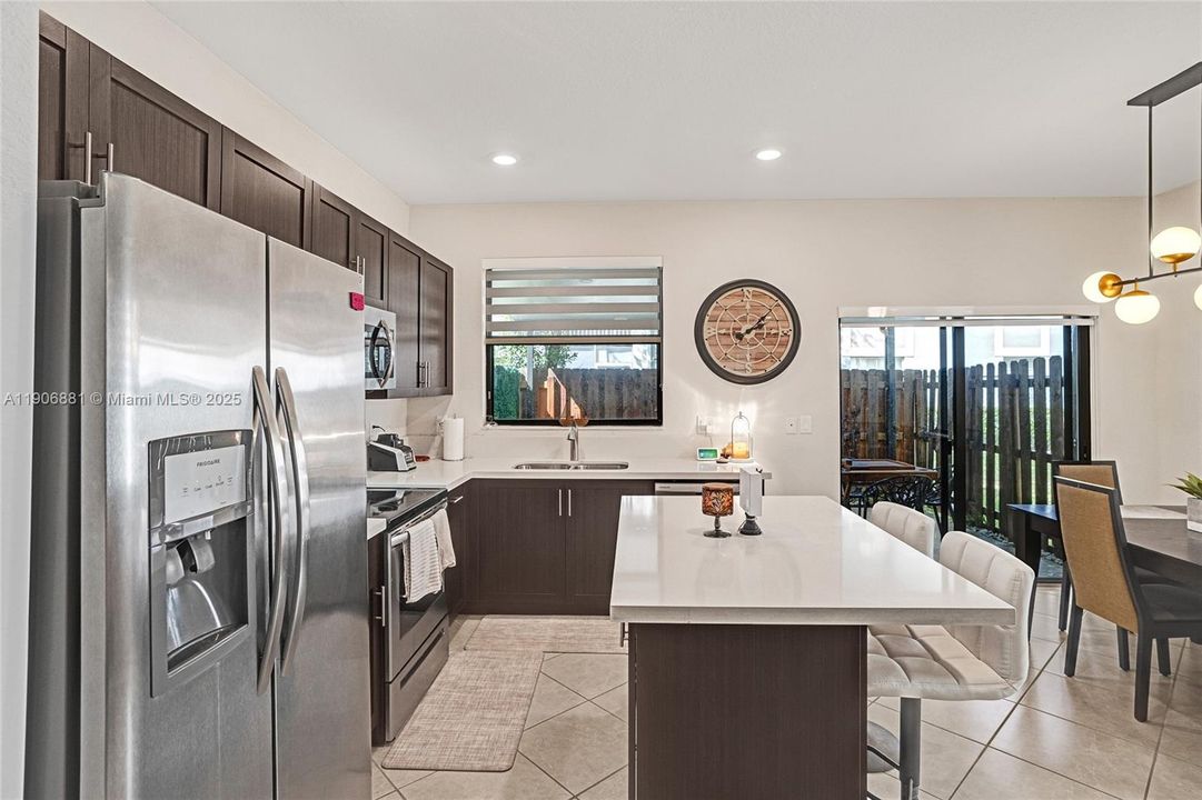 Active With Contract: $2,900 (3 beds, 3 baths, 1320 Square Feet)