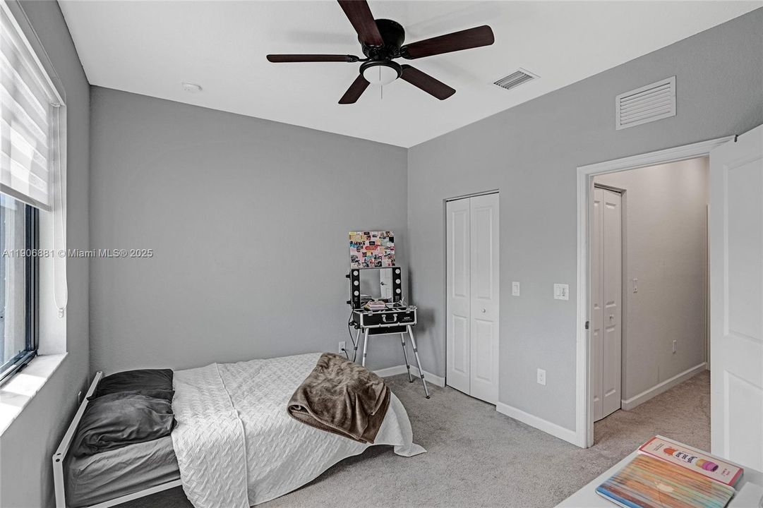 Active With Contract: $2,900 (3 beds, 3 baths, 1320 Square Feet)