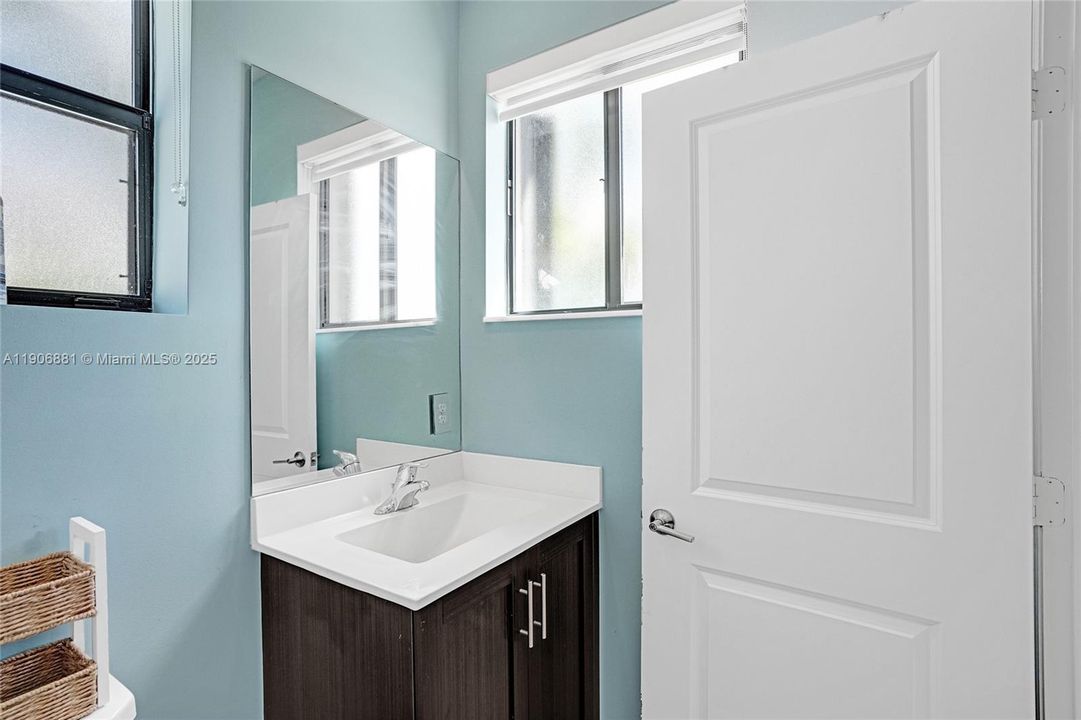 Active With Contract: $2,900 (3 beds, 3 baths, 1320 Square Feet)