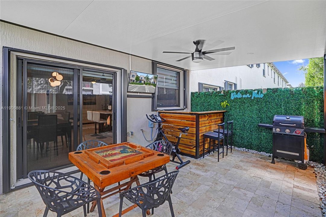 Active With Contract: $2,900 (3 beds, 3 baths, 1320 Square Feet)