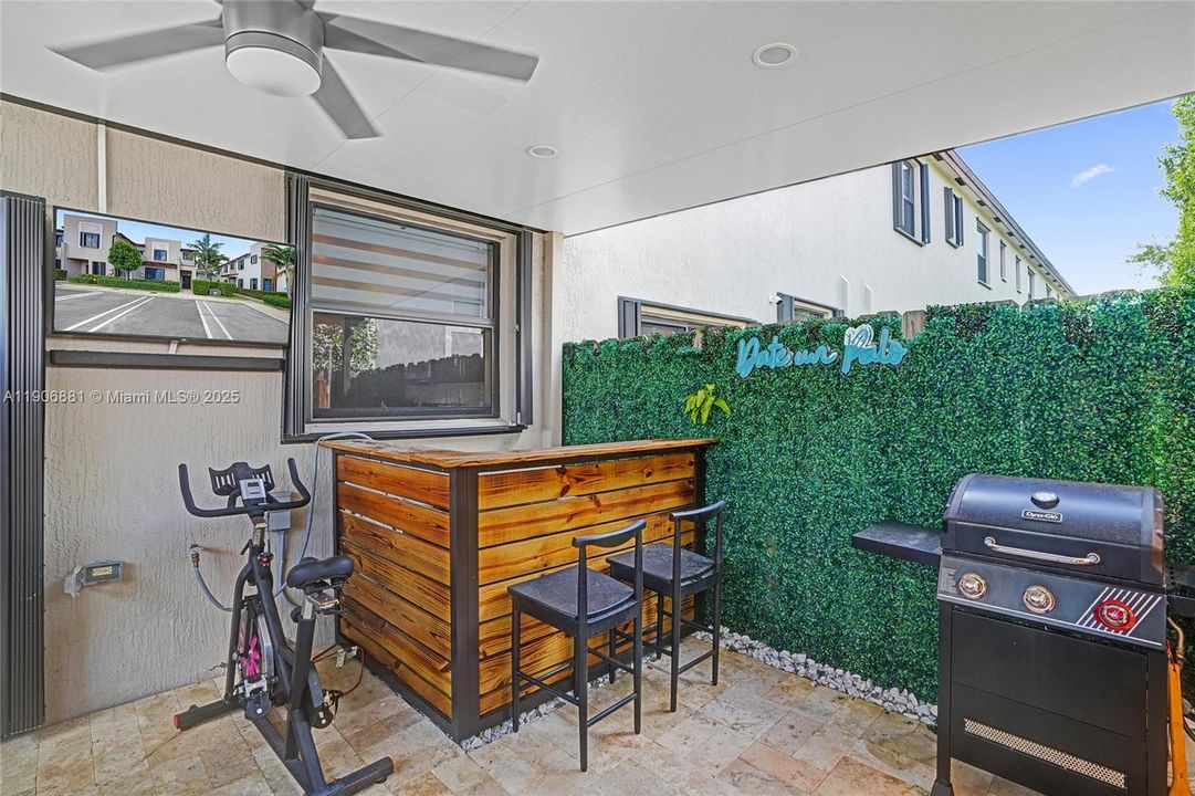 Active With Contract: $2,900 (3 beds, 3 baths, 1320 Square Feet)