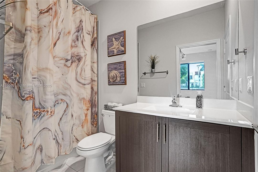 Active With Contract: $2,900 (3 beds, 3 baths, 1320 Square Feet)