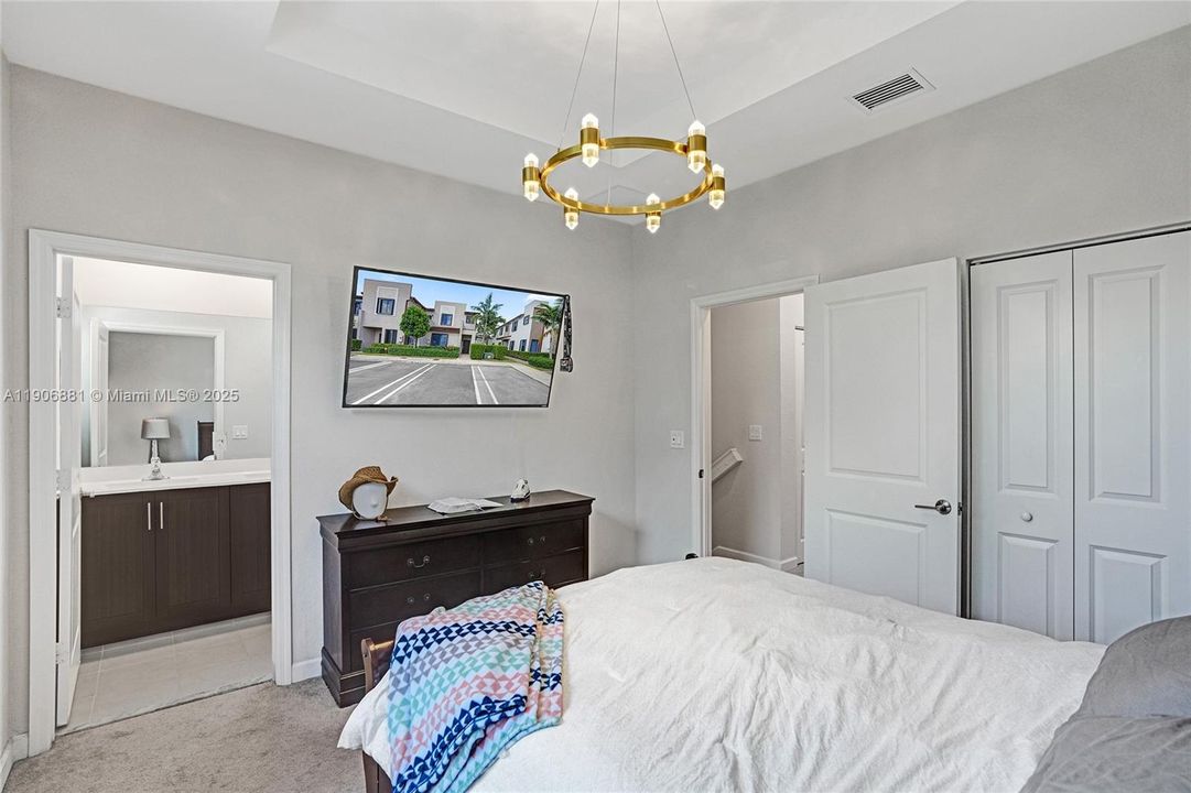 Active With Contract: $2,900 (3 beds, 3 baths, 1320 Square Feet)