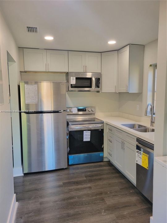 For Rent: $2,000 (2 beds, 2 baths, 912 Square Feet)