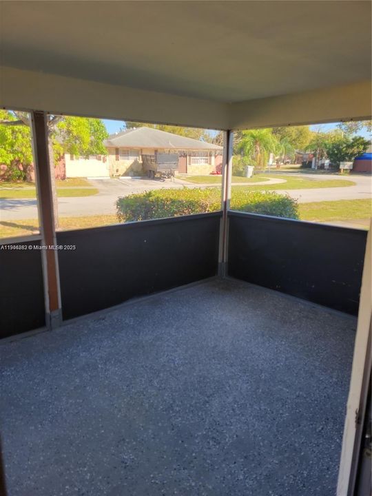 For Rent: $2,000 (2 beds, 2 baths, 912 Square Feet)