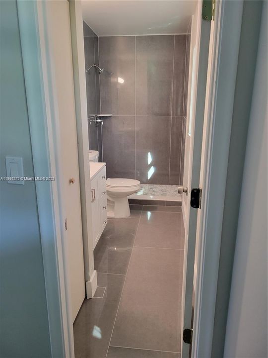 For Rent: $2,000 (2 beds, 2 baths, 912 Square Feet)