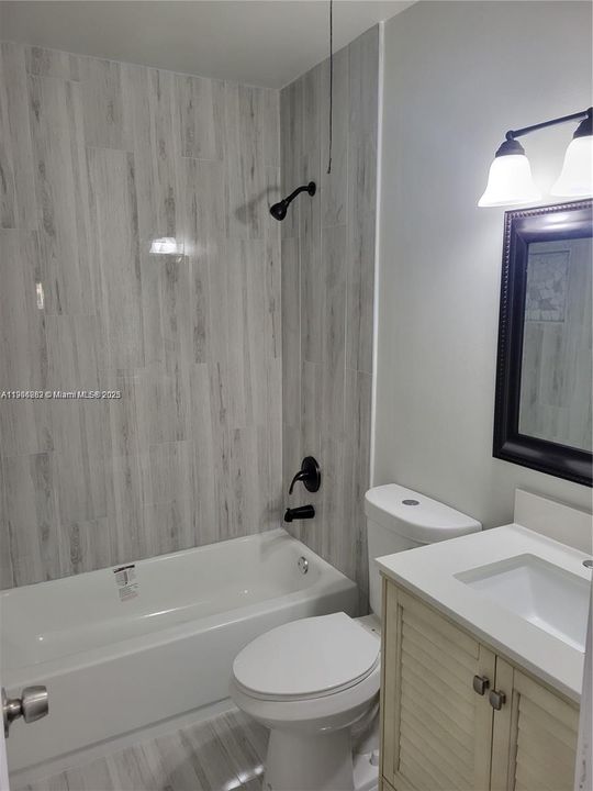 For Rent: $2,000 (2 beds, 2 baths, 912 Square Feet)