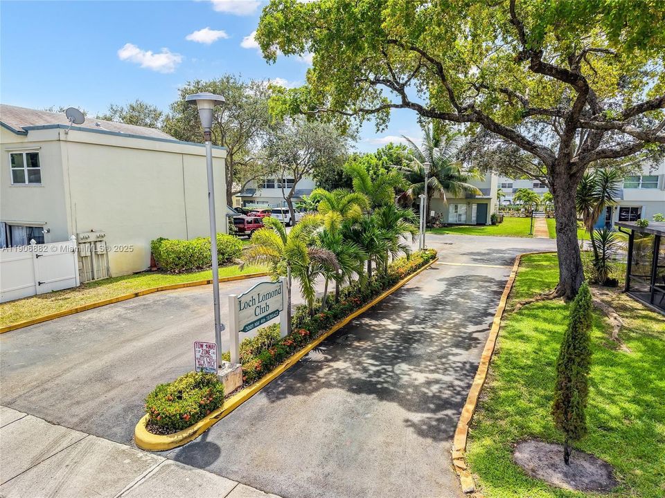 For Rent: $2,000 (2 beds, 2 baths, 912 Square Feet)