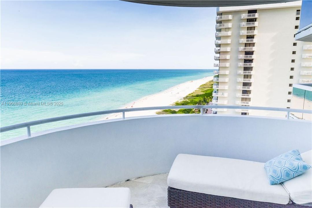 合同活跃: $5,000 (3 贝兹, 3 浴室, 2000 平方英尺)