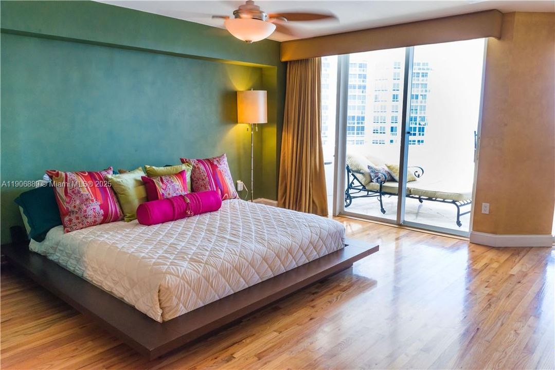 合同活跃: $5,000 (3 贝兹, 3 浴室, 2000 平方英尺)