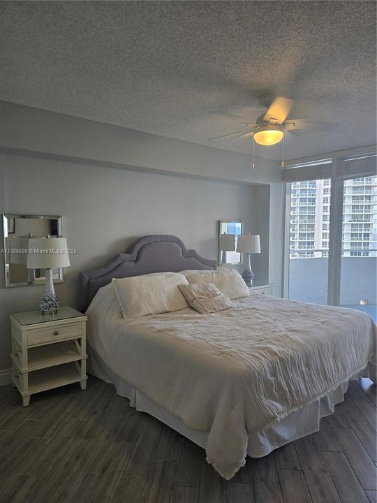 合同活跃: $5,000 (3 贝兹, 3 浴室, 2000 平方英尺)